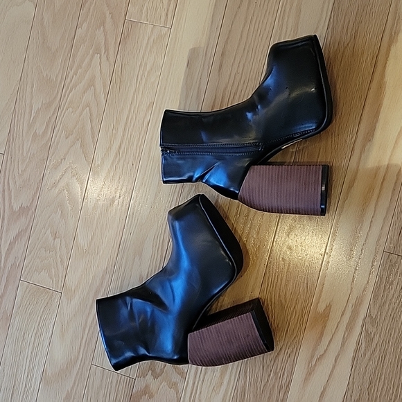 Nasty Gal Faux Leather Platform Ankle Bootie - Picture 3 of 15